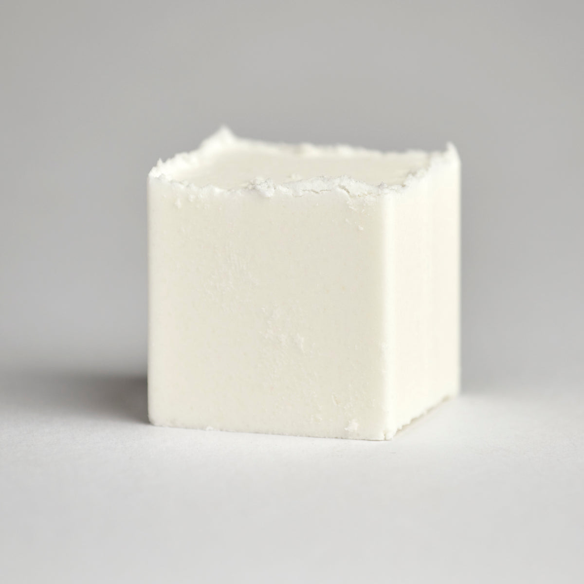 White Tea &amp; Ginger Bath Bomb - Soapstones Natural Skincare